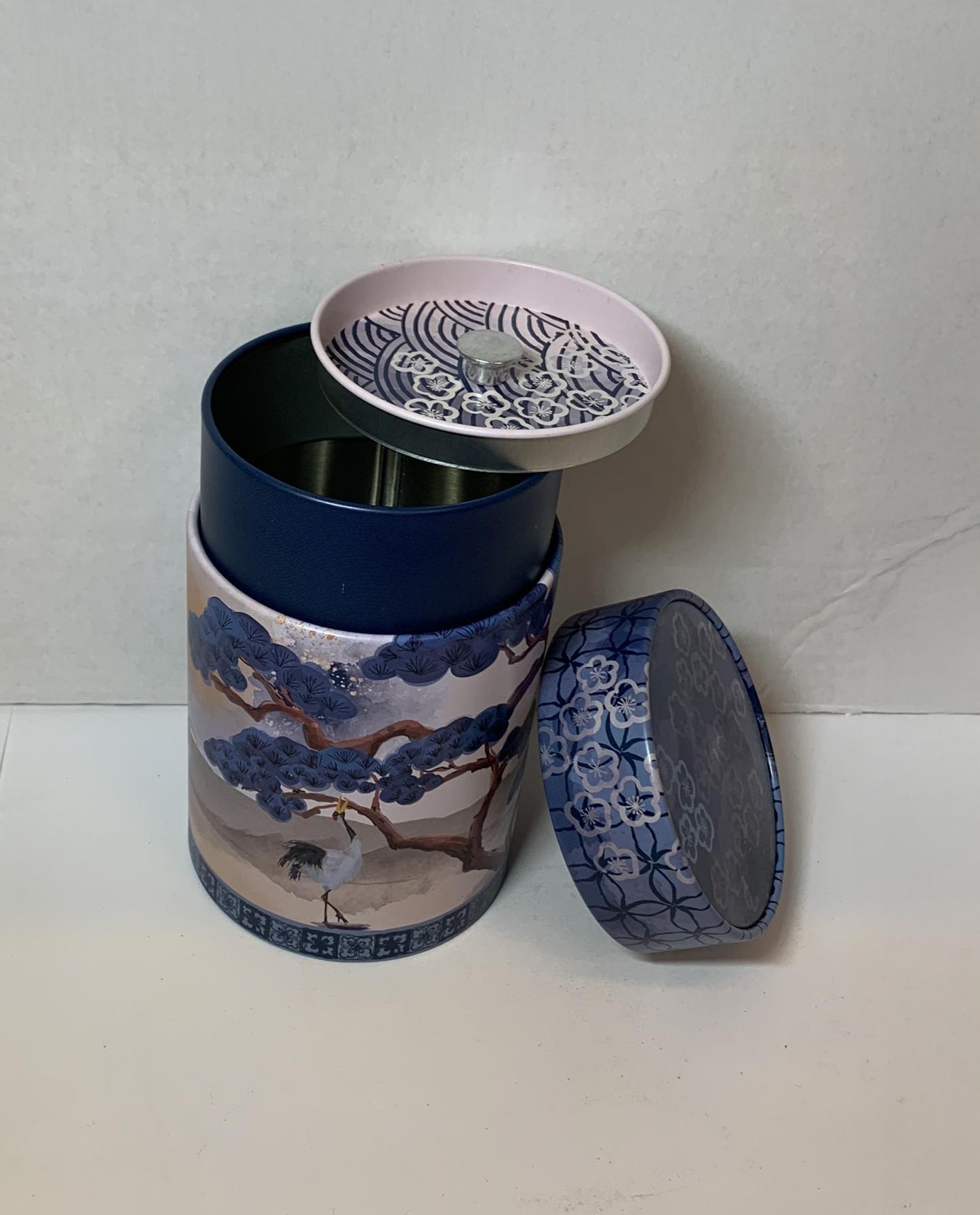Boîte à thé 150g - Grue Japonaise & Pin Bleu Lavande – Image 2