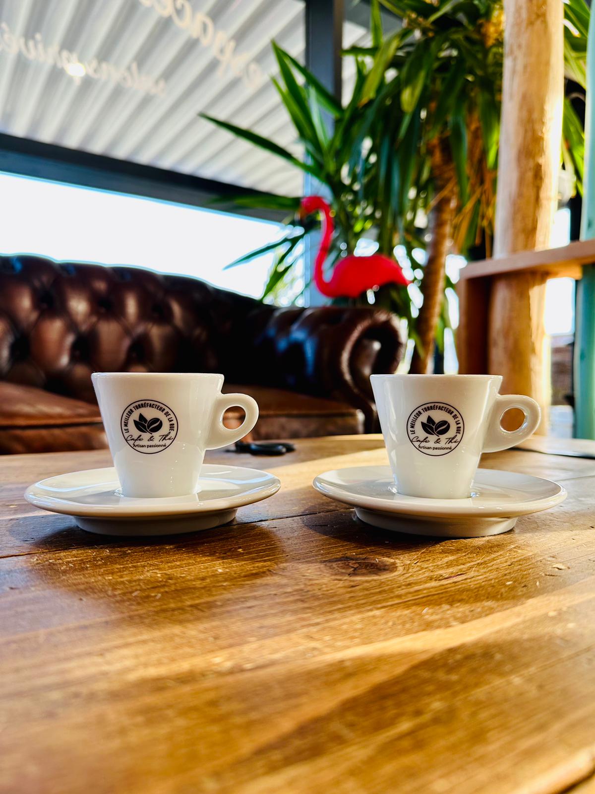 Lot de deux tasses en porcelaine "Le Meilleur Torréfacteur de la Rue"